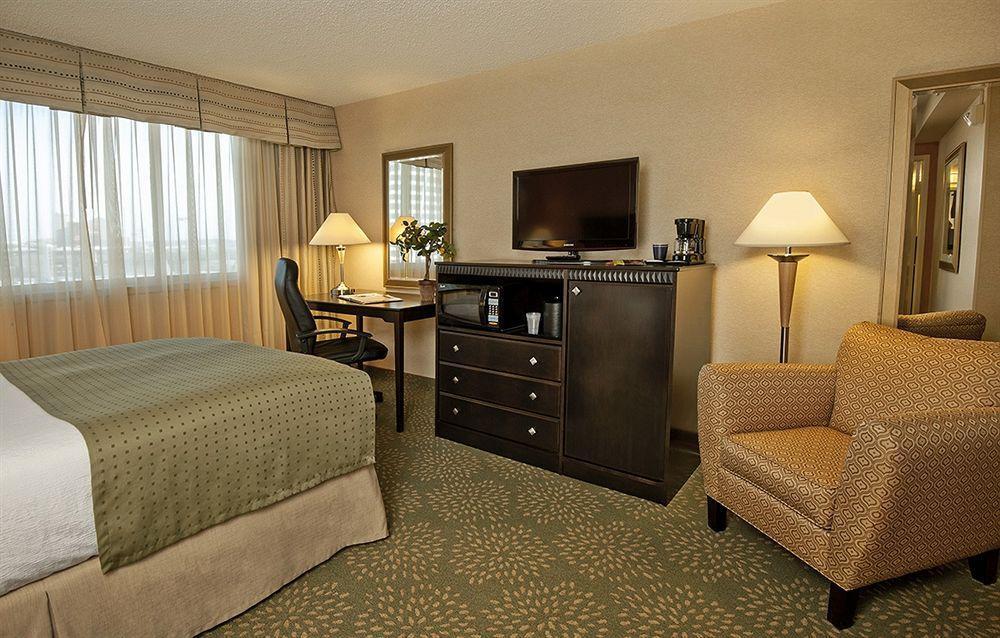 Holiday Inn Alexandria At Carlyle By Ihg Esterno foto