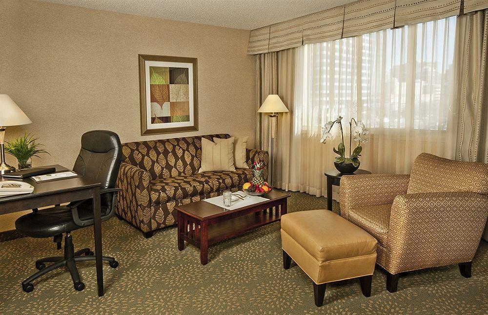 Holiday Inn Alexandria At Carlyle By Ihg Esterno foto